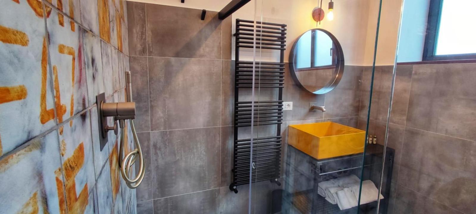 Garage47 Storica Officina Meccanica Loft B&B In Πιέντσα Εξωτερικό φωτογραφία